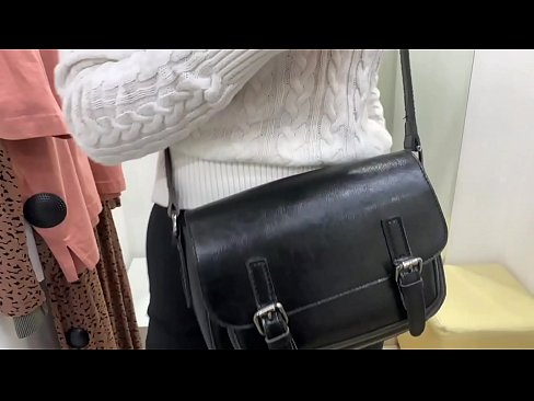 ❤️ Јавна мастурбација на младата кучка FeralBerry со дилдо во фитинг просторијата ❤️ Ебате видео на порно mk.klassikaprint.ru ❤